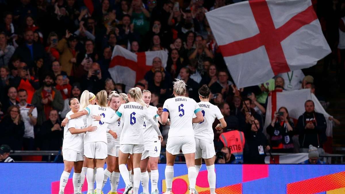 Trump Hails 'GREAT Player' Harry Kane After England's World Cup Win